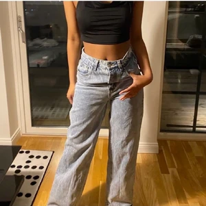 Byxor  - Jättefina byxor som inte används. De e trendiga och snygga. Retur stöds ej och köparen står för frakten (kan mötas upp). Jag är 168 cm