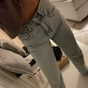 Jeans - Snygga jeans från Gina tricot! I storlek 36, tyvärr för stor för mig🤍