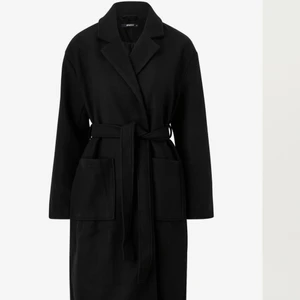 Kappa Gina tricot storlek36 - Kappa i nyskick från Gina tricot, köpt nu i höstas och endast använd en gång. Nypris 799kr. Säljer pågrund av att den är för stor för mig.