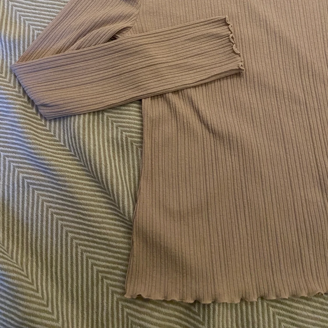 Beige ribbad långärmad - 90