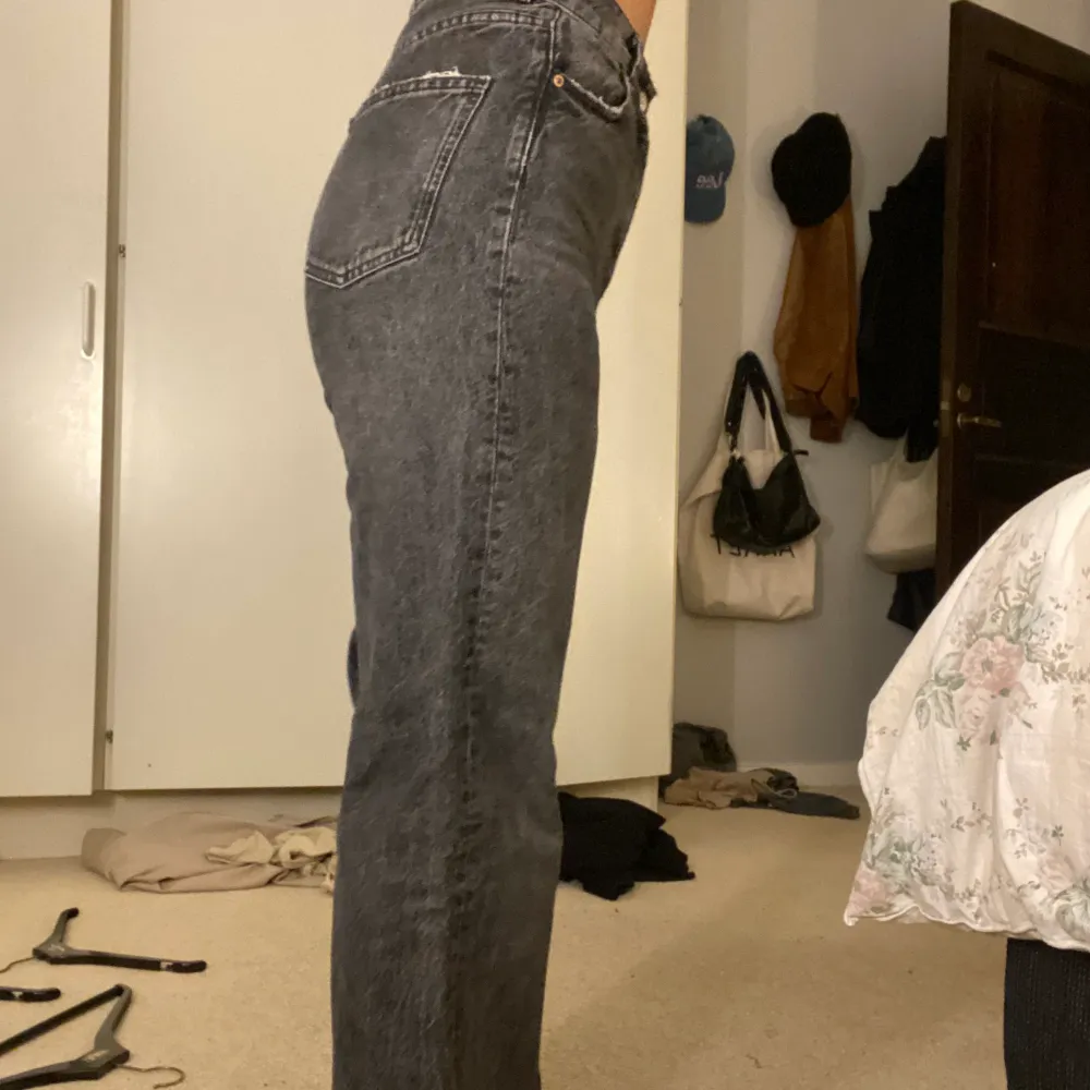 storlek S! klippa i min längd, 170 cm. . Jeans & Byxor.