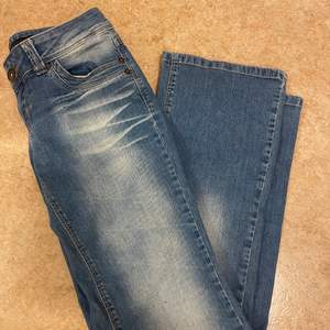 Skit snygga lågmidjade jeans som tyvärr är för små:( 