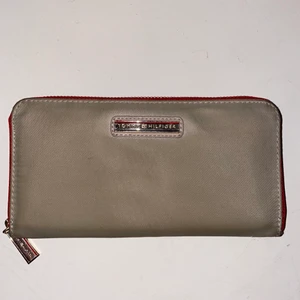 Plånbok - Superfin Tommy hilfiger plånbok till salu!