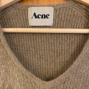 ACNE, knitwear, XS - Väääärldens skönaste och finaste knitwear som tyvärr är för liten för mig :( 💔 Jättebra skick! Som ny!