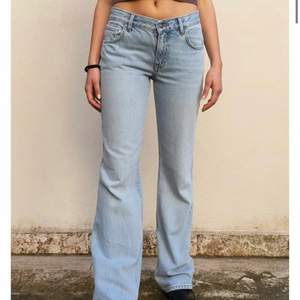 Ett par superfina jeans från subdued, köpta för 700 och endast använda ett fåtal gånger. Så i superfint skick! Verkliga de perfekta jeansen, men kommer inte till användning.