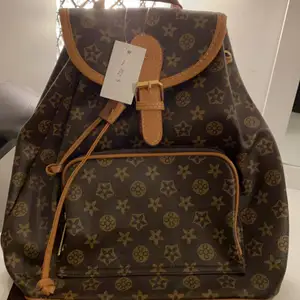Säljer denna nya ”fake Louis Vuitton” väskan som jag köpte i Spanien för 250 kr. 