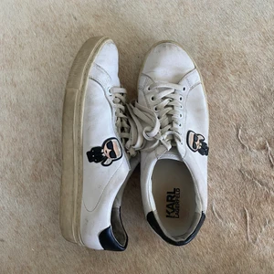 KARL LAGERFELD SKOR - Fina Karl Lagerfeld skor, väl använda, därav priset! 😍 Kostar ca 1500 nya!  Frakten tillkommer 🕊