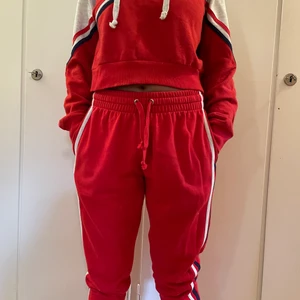 Tracksuit  - Köpt på HM, supermysig inuti.