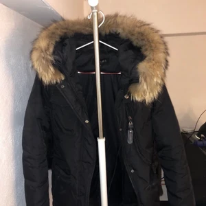 Hollies jacka - Haft i 2 år, bra skick inga hål eller liknande