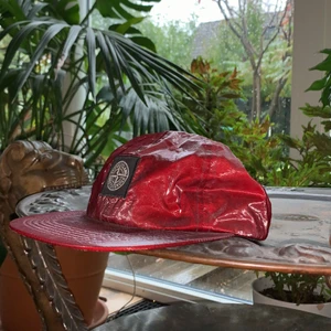  Supreme X Stone Island keps - Säljer en äkta Supreme X Stone Island flatcap, knappt använd, säljer för att den inte riktigt passar med mig klädstil längre. Nypris 1200kr/ 130$, har ni något ni undrar över är de bara o skriva!  kan skicka mot frakt peng eller mötas i STOCKHOLM. 