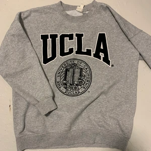 Swetshirt  - Fin swetshirt andvänd fåtal gånger 