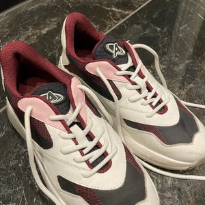 Arigato skor i storlek 37 -  Väldig fina skor används fåtalgånger väldigt bra skick skriv privat om du är intresserad.