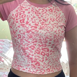 Baby Pink cheetah top size M - A comfortable and trendy pink baby tee from shein.  Bust: 85 cm, Length: 45 cm, Sleeve Length: 20.2 cm, Cuff: 28.2 cm