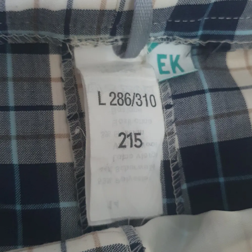 Ett par riktigt snygga pyjamas byxor som passar mig som är 162. Mycket bra skick. Jeans & Byxor.