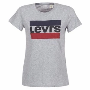 Levi’s T-shirt  - Grå Levis tröja i storlek S! Använd fåtal gånger så är fortfarande i mkt bra skick!  Köparen står för frakten på 48 kr!