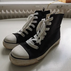 Fina skor!  - Superfina skor. Liknar converse.