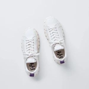 Eytys odessa i tyg strl 38 - Skit snygga eytys odessa i tyg säljes helt oanvända då jag ångrat mitt köp men väntat för länge så inte kan skicka tillbaka. Storlek 38 och som sagt aldrig använda, eytys påse och låda som skorna kom i ingår om man vill det. Möts helst upp någonstans i Gävle men kan också skicka men frakten står man för själv. Kan tänka mig att gå ner lite i pris också! Skriv för bätte bilder om due intresserad!💖