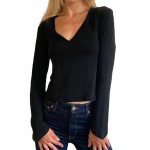 Vintage tröja - Svart vintage tröja i super kvalitet. Passar bäst en storlek XS-M. Modell är en storlek XS. 