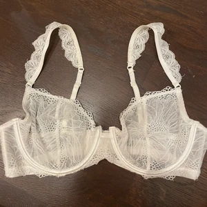 Bralette - Så fin bralette från nelly! Älskar den men den är för stor och har därför inte används mycket, som ny. 