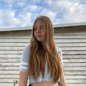 Blå tröja  - Jätte söt blå tröja i storlek 146/152 (passar mig så den passar även XS/S)