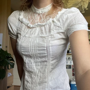 Blus - Sååå gullig blus som jag tyvärr aldrig använder 😭❤️ står ingen storlek men skulle säga XS-S. Frakt tillkommer!!