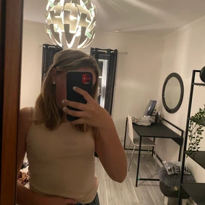 Lindex - Jätte snyggt linne i rosa från Lindex säljer endast för att det har blivit för litet. Är i var storlek 134/140 men är väldigt töjbart och passar för Xs-S. Pris kan diskuterar köparen står för frakt💞