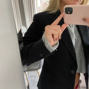 Kavaj zara  - Svart kavaj från zara i storlek 38🥰