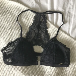 Bralette - Snygg bralette från Ella.M med en superfin detalj i ryggen! Köparen står för frakt🤍🤍