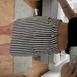 Skitsnygga kjol från Hollister - Skitsnygg kjol från Hollister som är i använt men bra skick! 🤍 frakten ingår inte i priset (44kr) 🤍