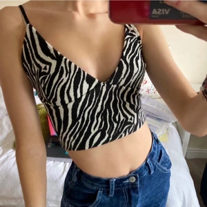 Zara zebra print crop top - Strlek S. Köpt för ca 1 år sen. Fin skick 