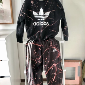 Adidas mjukissett  - Blekt mönstret hemma delarna hör egentligen inte ihop så byxorna är aningen ljusare än tröjan