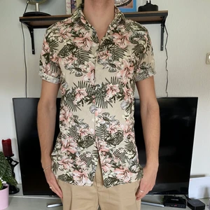 KORTÄRMAD SKJORTA - Mycket bra skick!