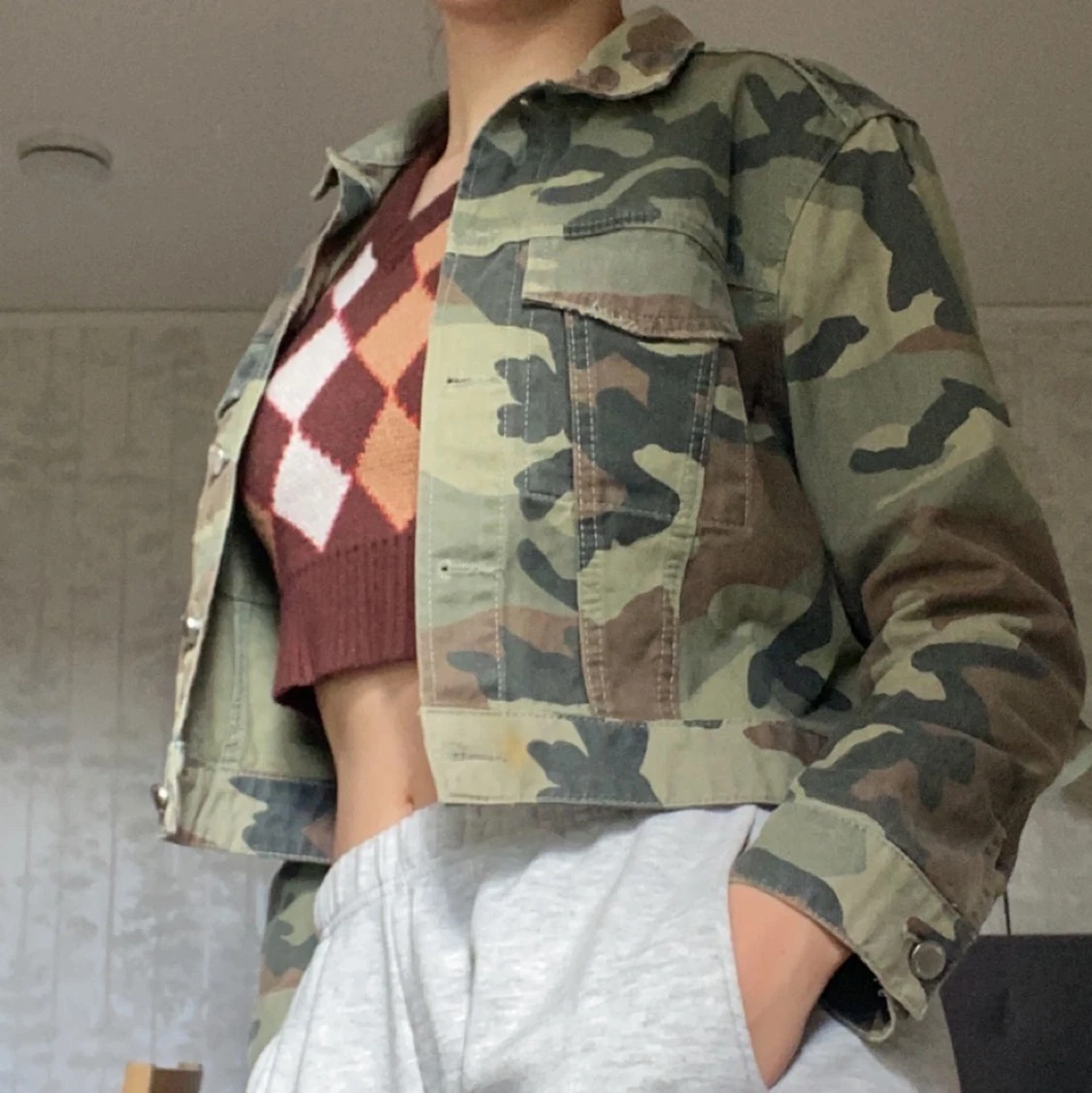 Kamouflage/militär jeansjacka