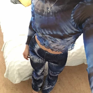 Urban outfitters - REPOST pga oseriös köpare. Sett köpt från Urban outfiters butiken i höstas. Använt fåtal gånger. Säljs tillsammans för 400kr eller 250kr per del. Fraktinfo står nedan och dma för frågor xx