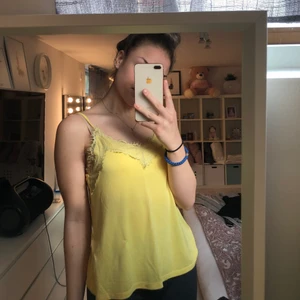 H&M storlek M - Söt linne