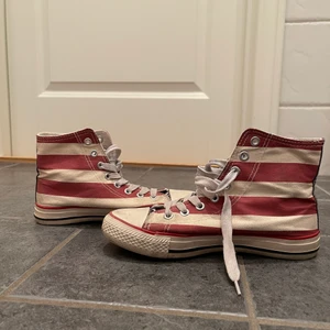 Convers från Duffy  - ’’Convers’’ från Duffy som är i bra skick. Storlek 35. 50kr + frakt💞