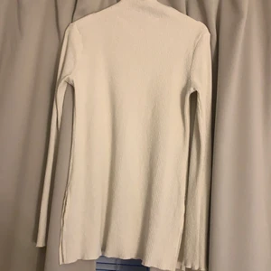 Lindex lång tröja / klänning - Lång tröja / klänning vit med slits och hög krage