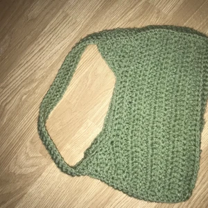 Virkad chunky väska - Chunky handväska virkad i 2ply metod vilket ger den mer stadga. Storlek och färg går att bestämma själv!