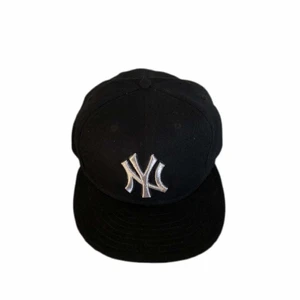 helt ny yankee keps - trendig basball keps, skitsnygg och passar till allt, helt ny.