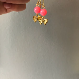 Örhängen - Jag säljer dom här örhängena