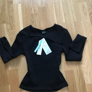 Tröja - Superfin tröja med lapp på💕