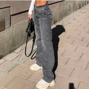 Zara jeans - Säljer mina gråa vida jeans från zara i str 36