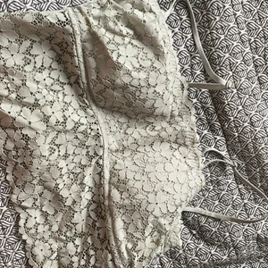 Bralett - Bralett från H&M, endast testad. Säljer för den är för liten, strl 38/S. Köptes för 179kr säljer för 60kr+frakt 