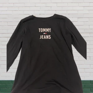 Tommy jeans top - Black logo tommy jeans top. Condition: like new
