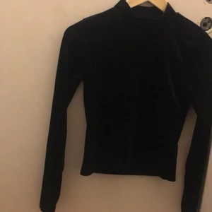 SVART POLA TRÖJA! - 30,20kr svart fin lång ärmad polo krage 💕💕