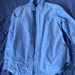 Ralph lauren skjorta  - Använd fåtal gånger barn storlek 164