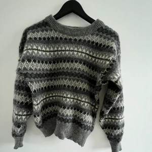 Stickad tröja  - Stickad tröja storlek s/m 