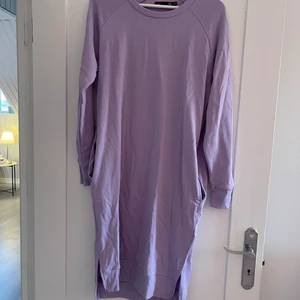 Tröja - Lila lång tröja i storlek xs/s i nyskick från lager 157