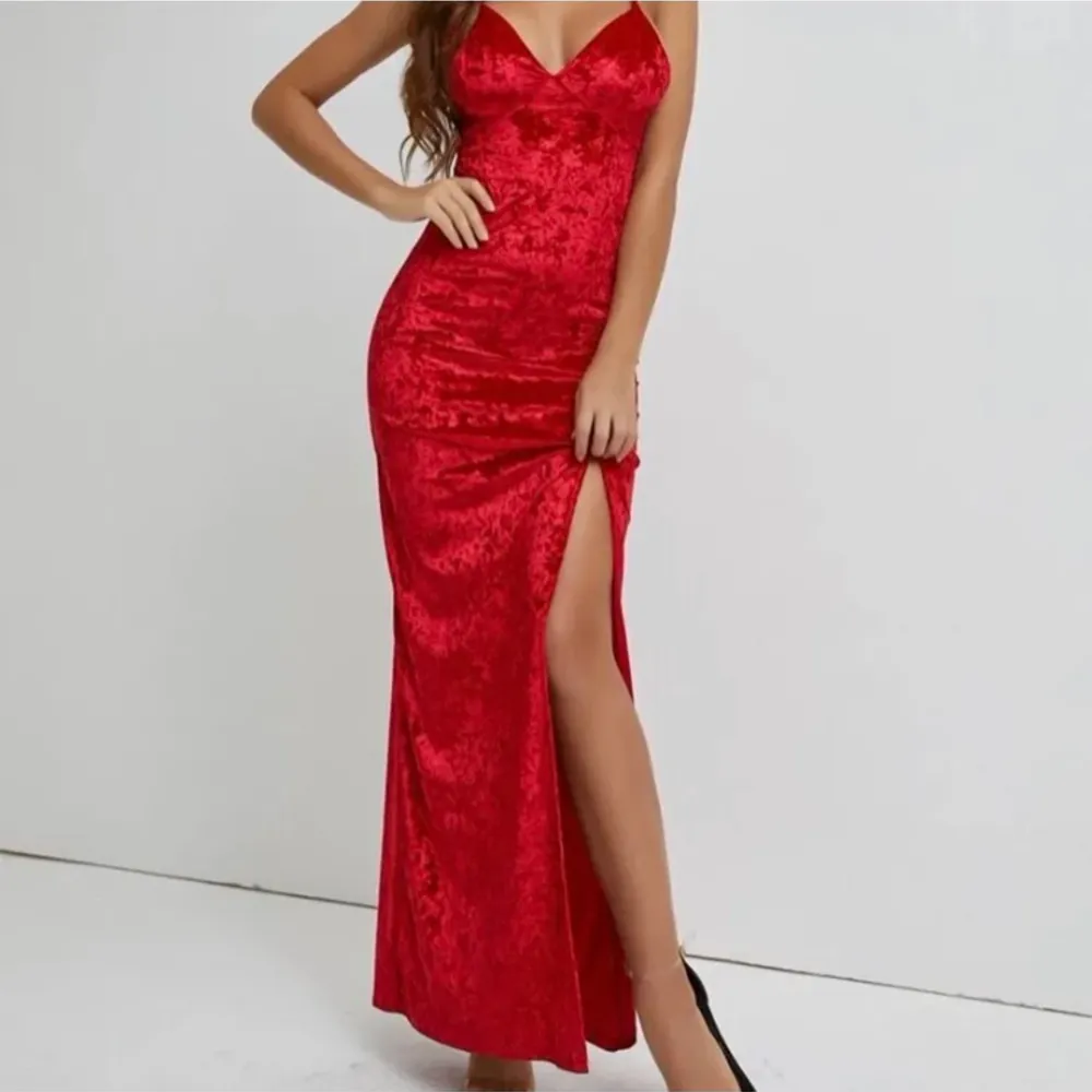 Supersnygg röd klänning från Shein har testat den 1x . Klänningar.
