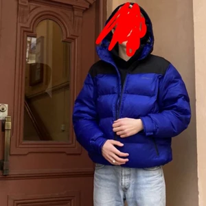 Carhartt puffer  - Carthartt puffer size M varm och snygg! Nypris 3000, väldigt bra skick använd 1 vinter, kom med bud 